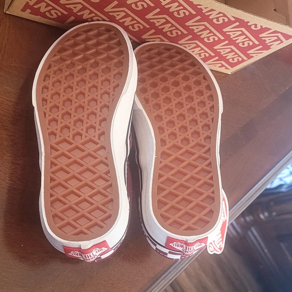 Vans - Picture 3 of 4